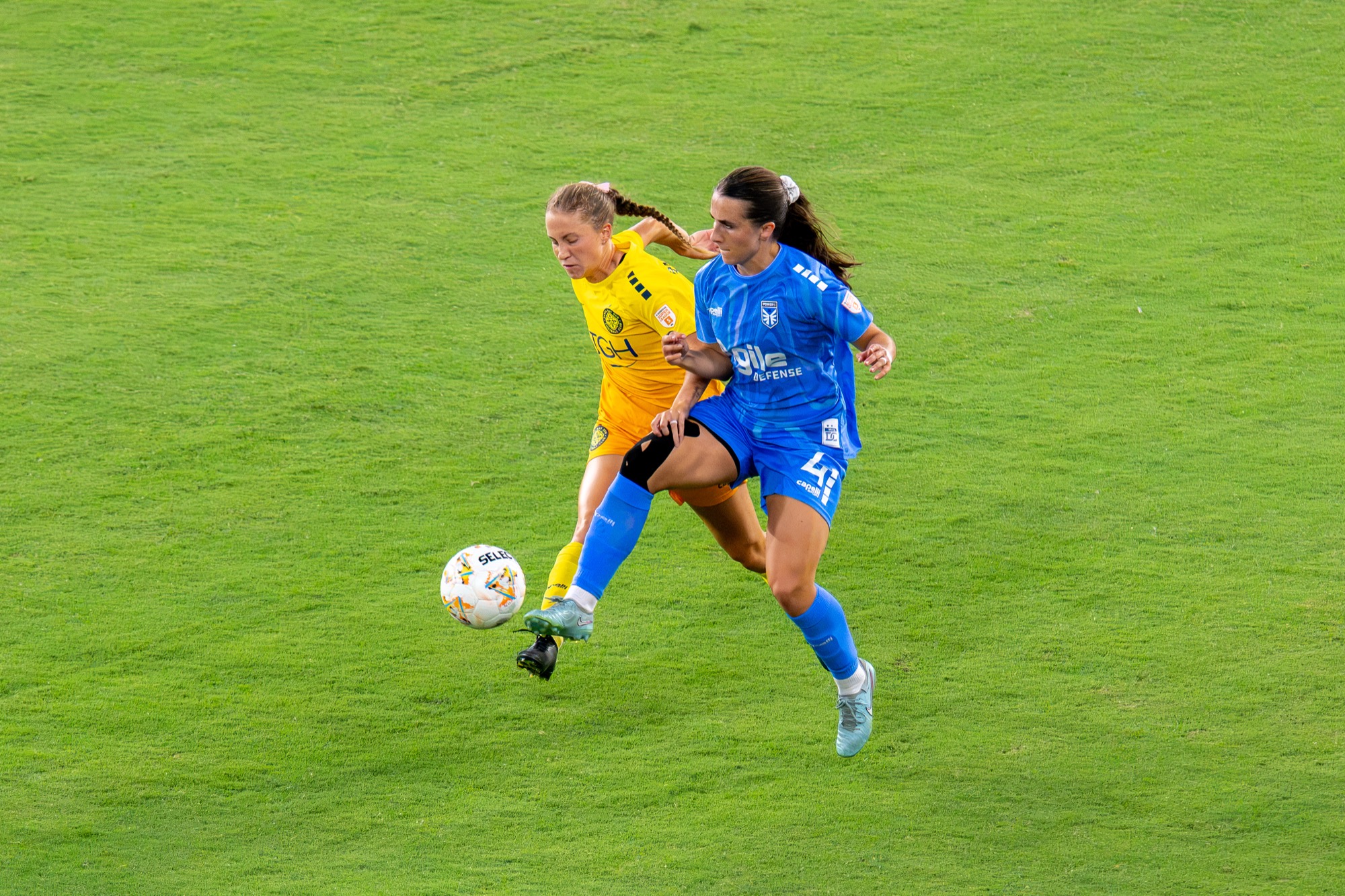 D.C. Power defender Sarah McCoy contests the ball against a Tampa Bay player
