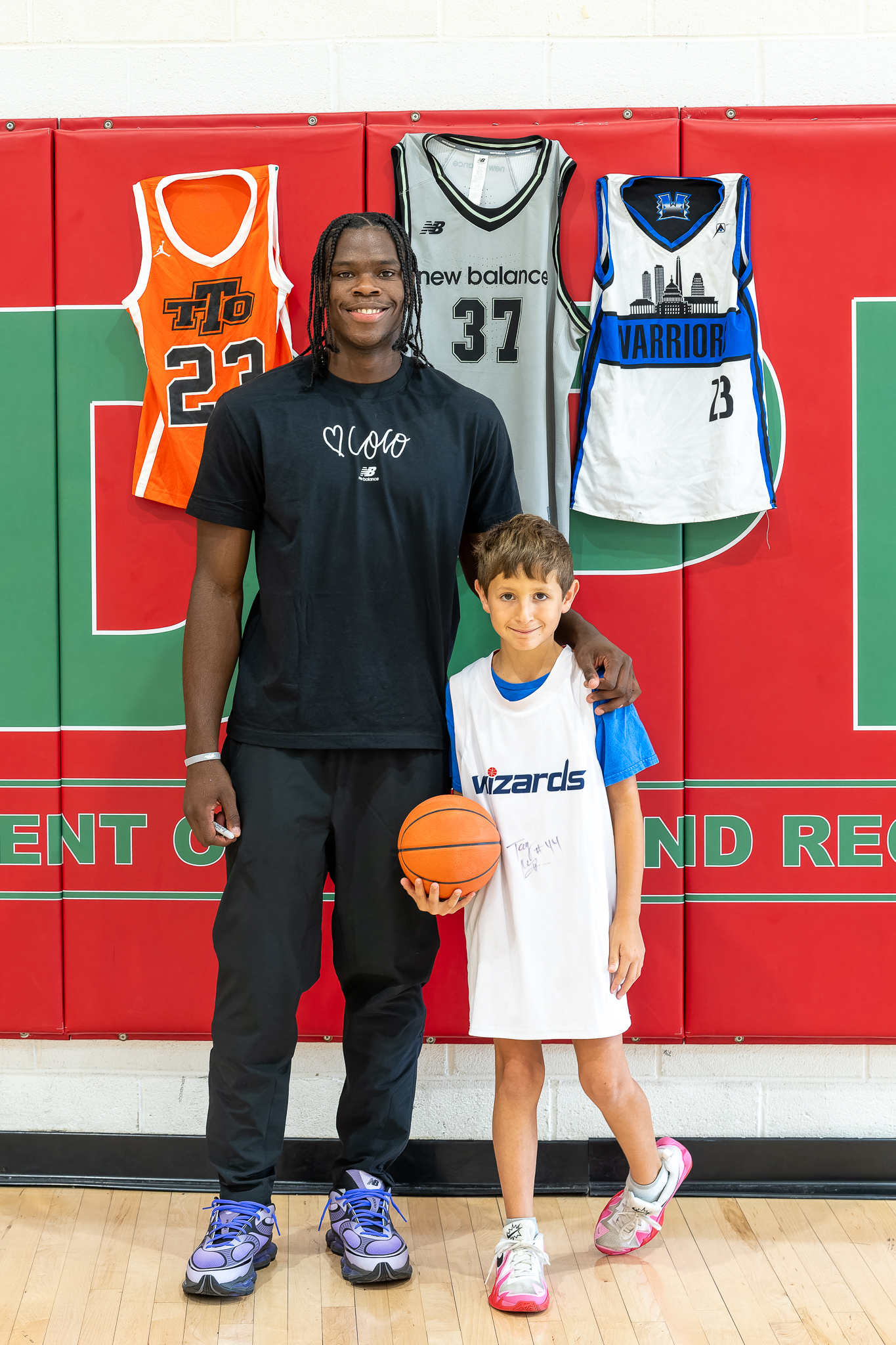 Smith poses with a young attendee.
