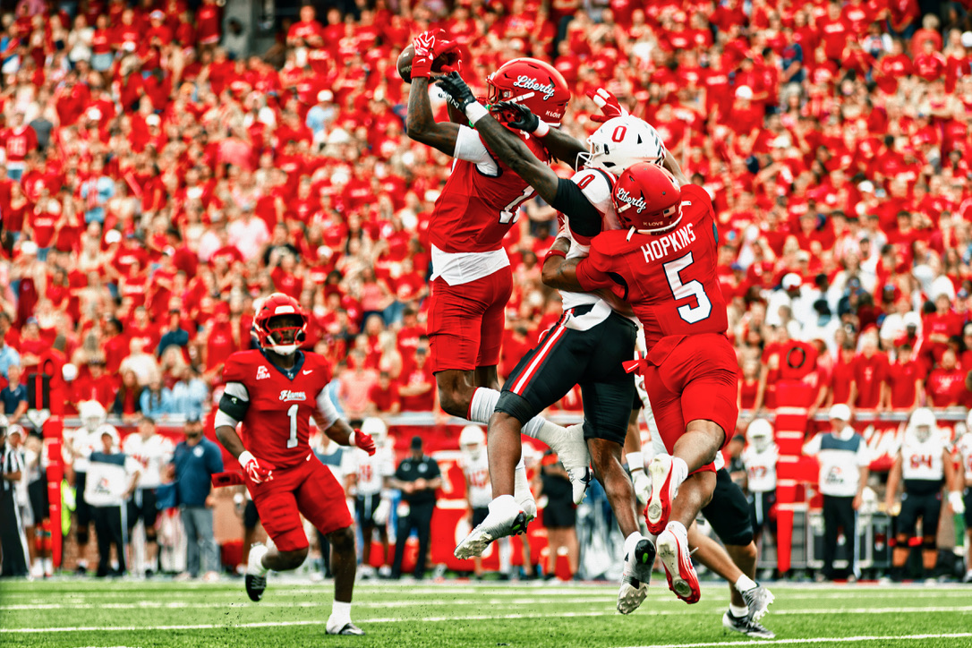 Late Henderson-to-Copeland Touchdown Lifts Liberty Past Gardner-Webb, 24–23